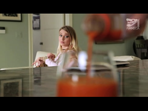 ❤️ Titi handiak eta puxa estua dituen neska beroa galtzailetik oilarra lortzen du, baina oso gogorra ❌ Izorratu bideoa  gugan ☑